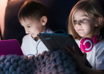 Navigating the Digital Age: When Should Children Embrace Social Media?