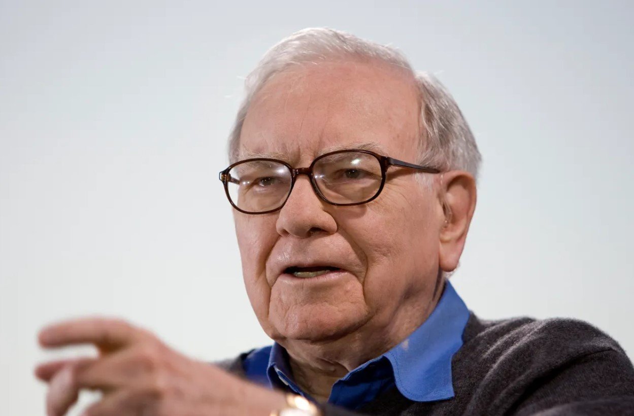 Warren Buffett Offloads More Bank of America Shares, Sales Top $3.8 Billion